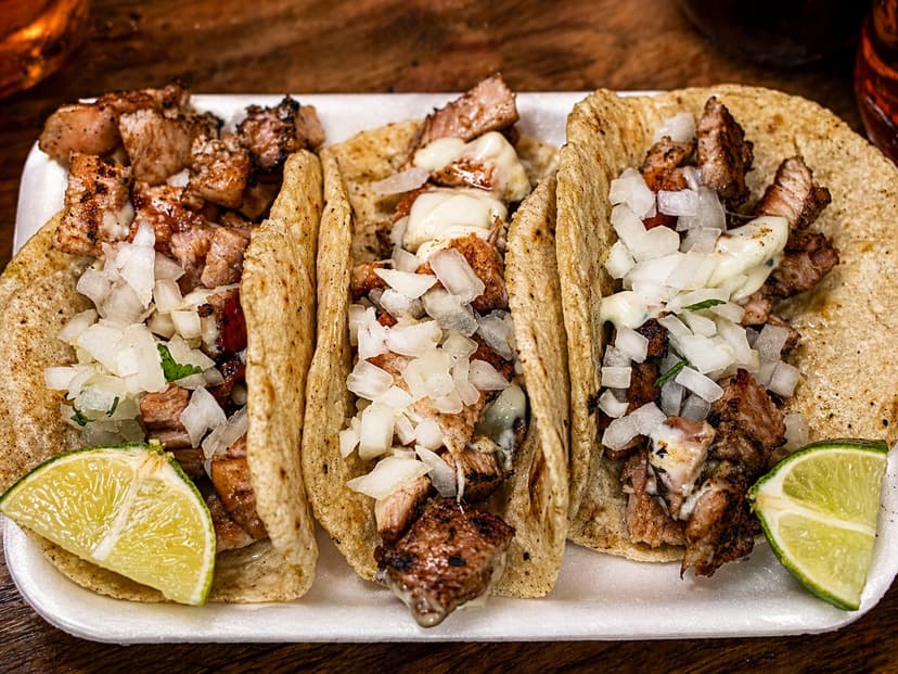 Tacos de Chuleta Ahumada - La Silenciosa Guatemala